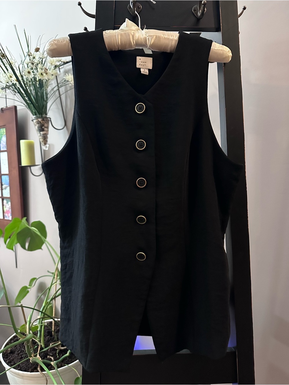 Women’s Signature Crepe Long Line Vest - Picture 2 of 4